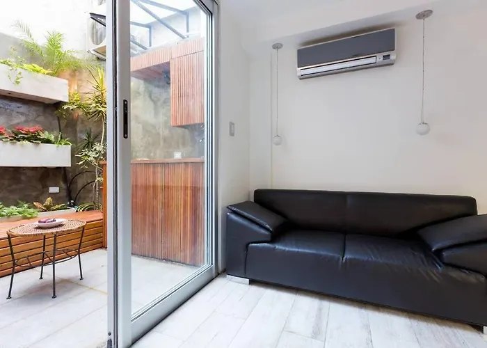 Heart Of Soho 2 Bedrooms With Patio