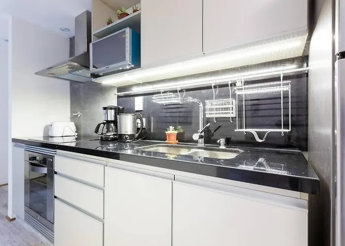 Heart Of Soho 2 Bedrooms With Patio